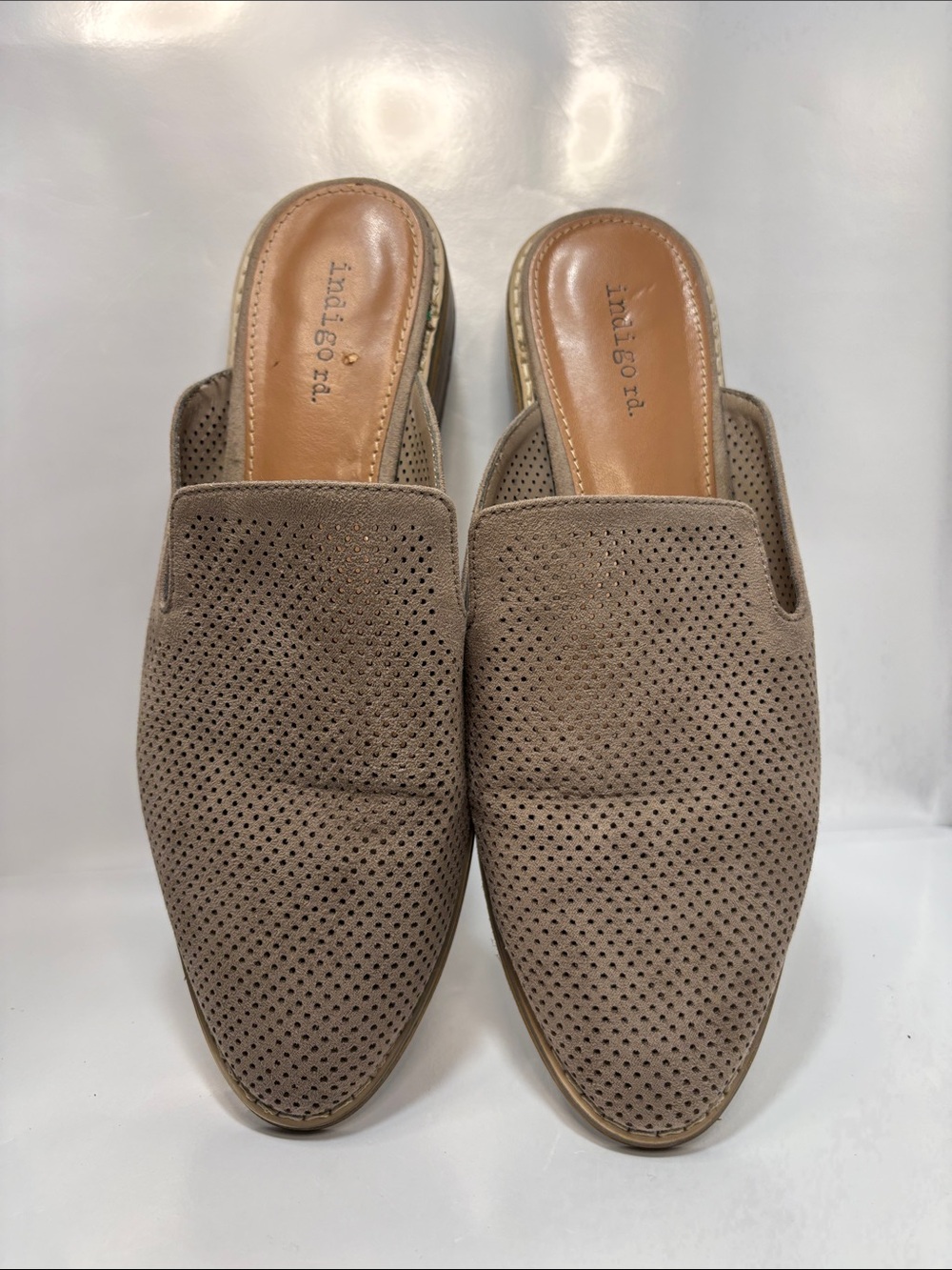Indigo Rd. Women’s US Size 7.5 M Hayze slip-on mules taupe faux suede